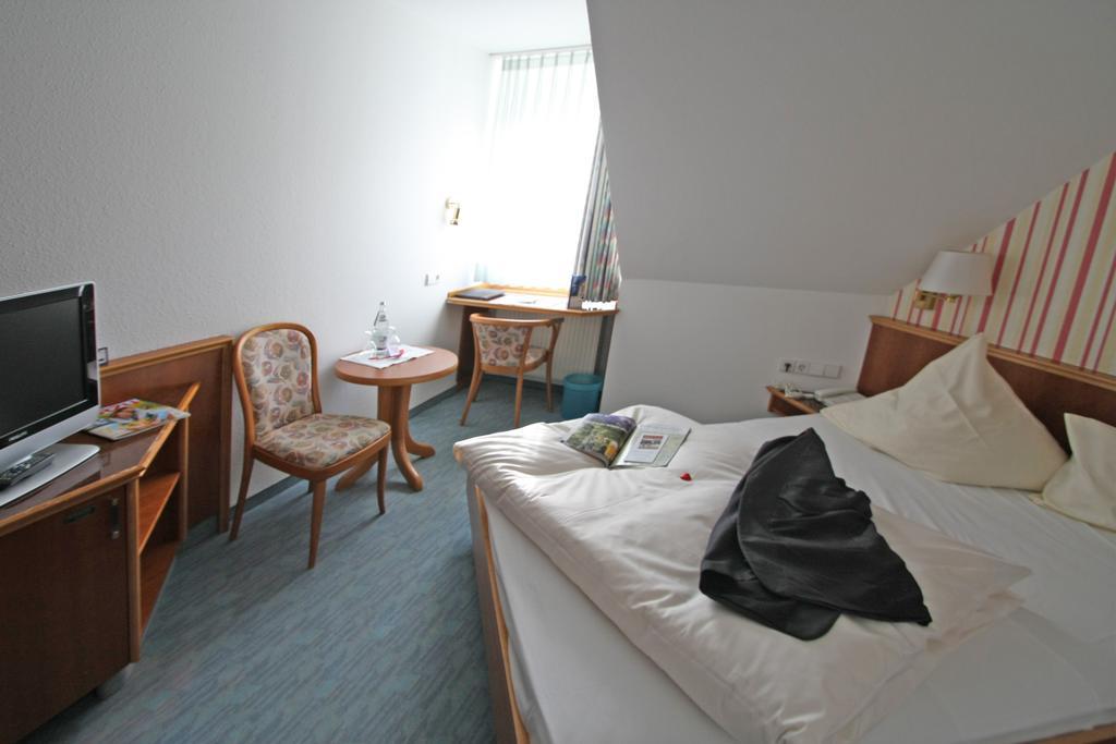 Garni Hotel Maselheimer Hof Exterior photo